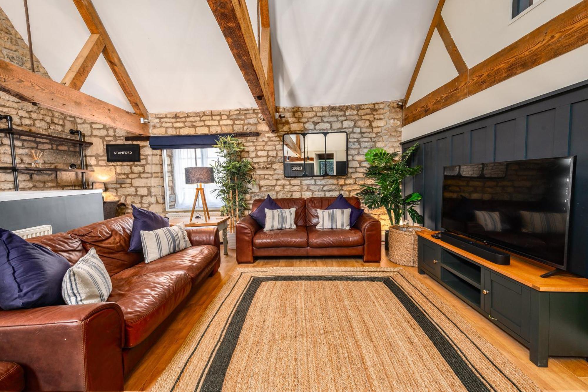 Stylish Central 6 Bedroom Converted Granary ستامفورد المظهر الخارجي الصورة