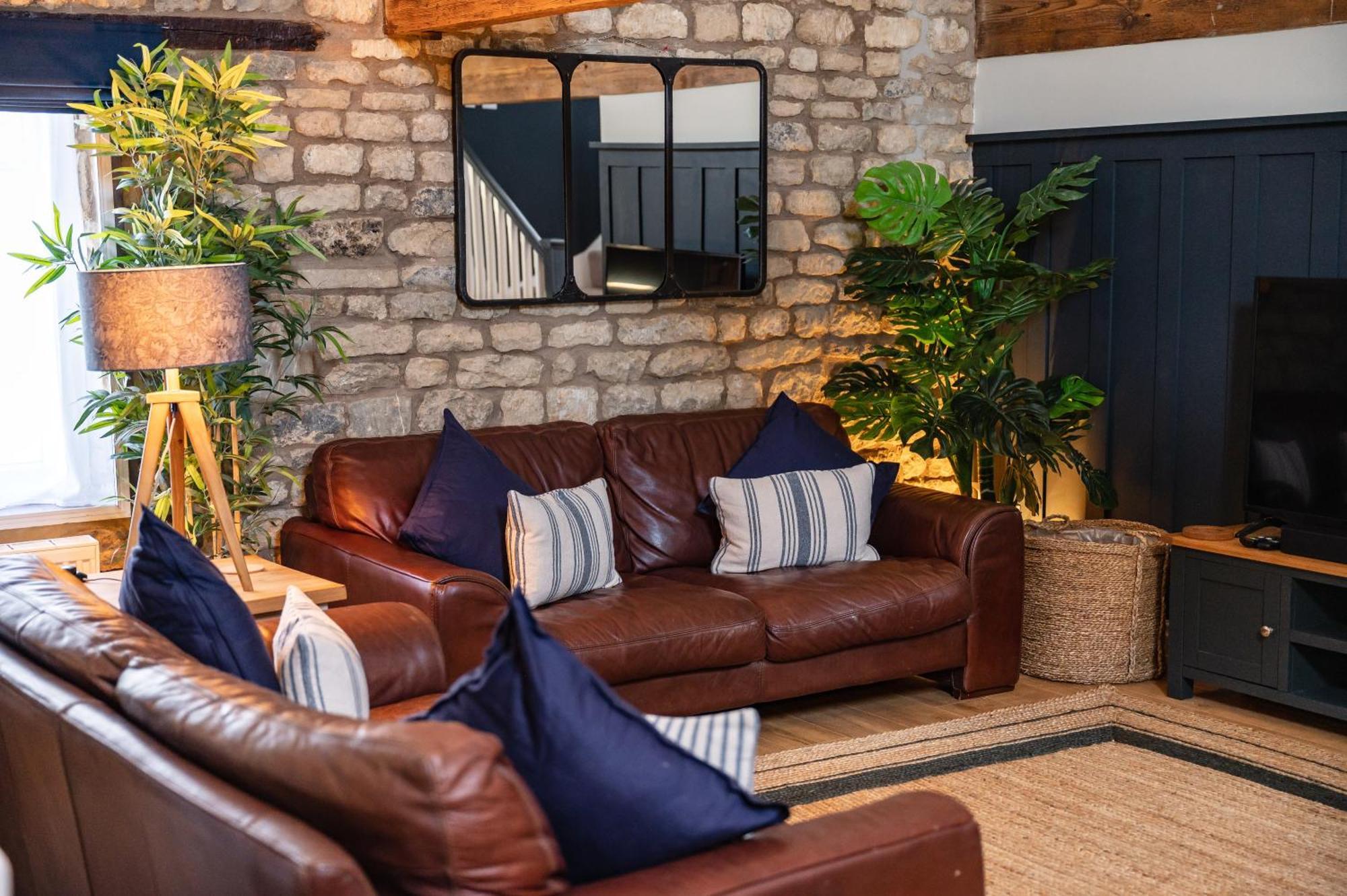 Stylish Central 6 Bedroom Converted Granary ستامفورد المظهر الخارجي الصورة
