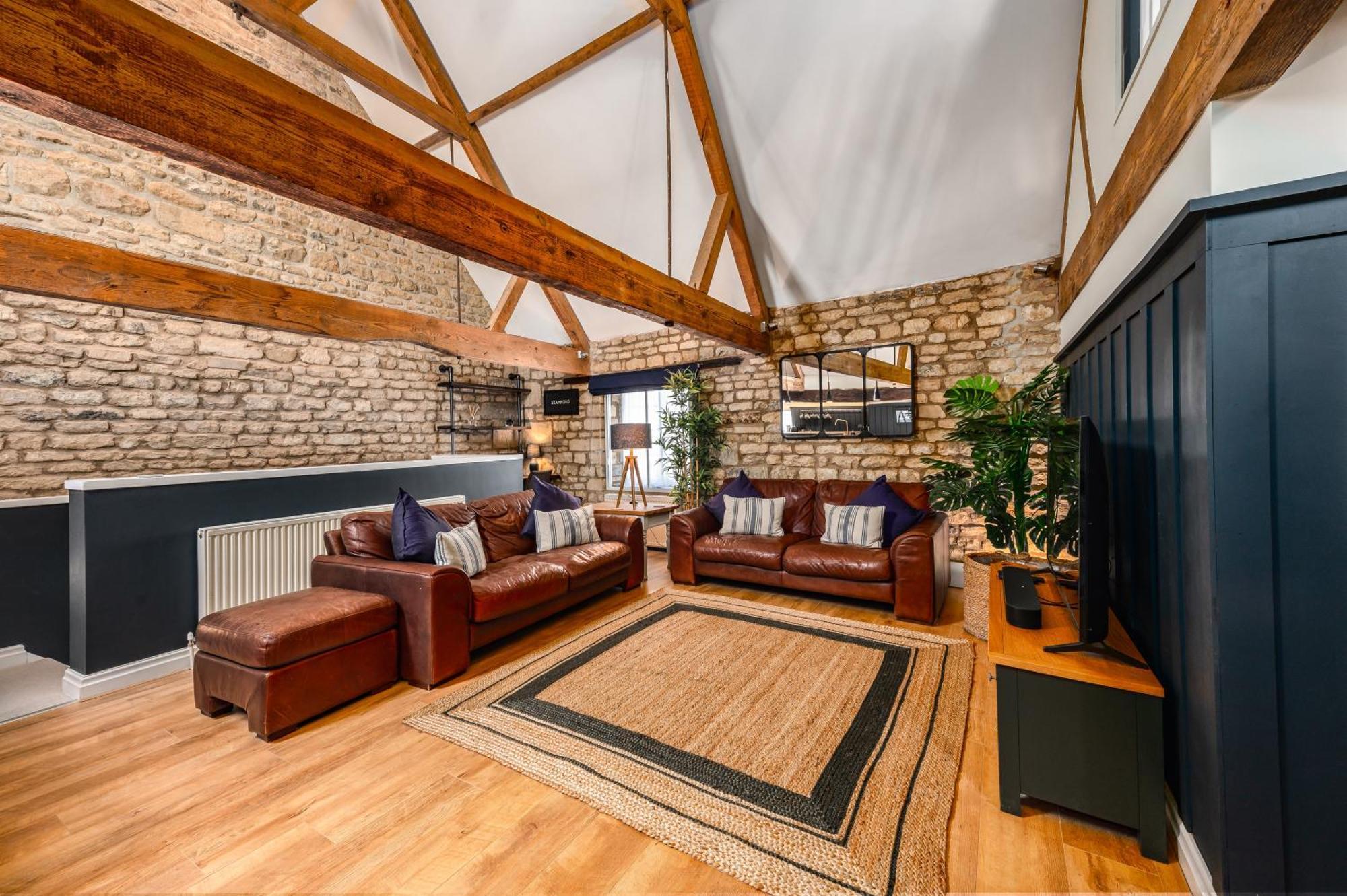 Stylish Central 6 Bedroom Converted Granary ستامفورد المظهر الخارجي الصورة