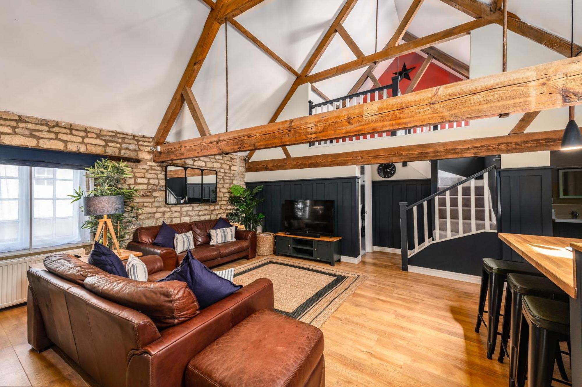 Stylish Central 6 Bedroom Converted Granary ستامفورد المظهر الخارجي الصورة