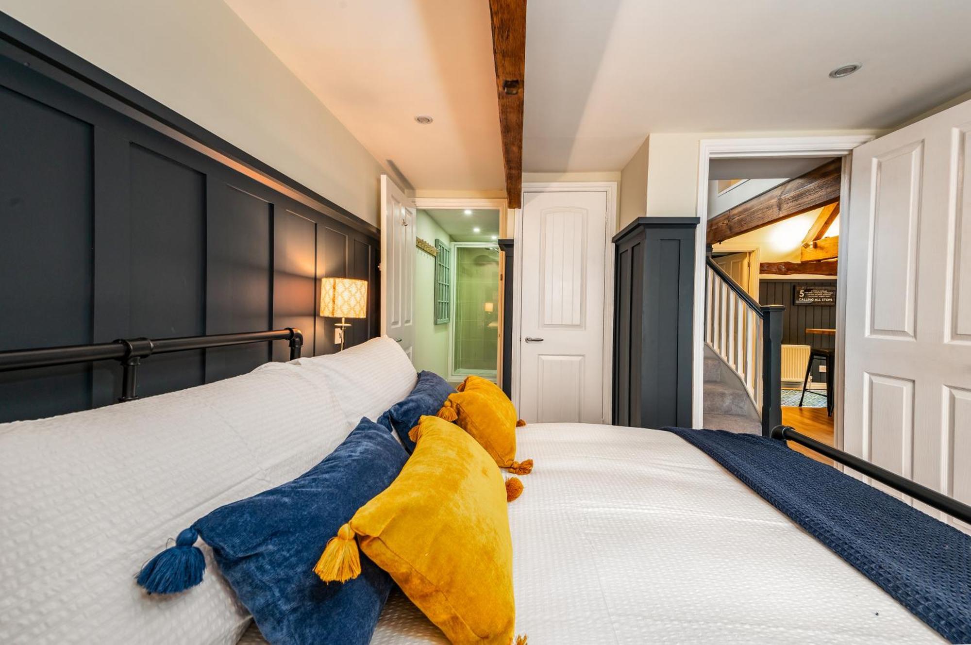Stylish Central 6 Bedroom Converted Granary ستامفورد المظهر الخارجي الصورة