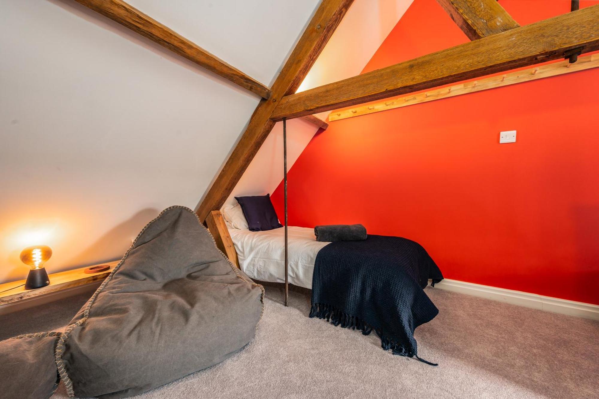 Stylish Central 6 Bedroom Converted Granary ستامفورد المظهر الخارجي الصورة