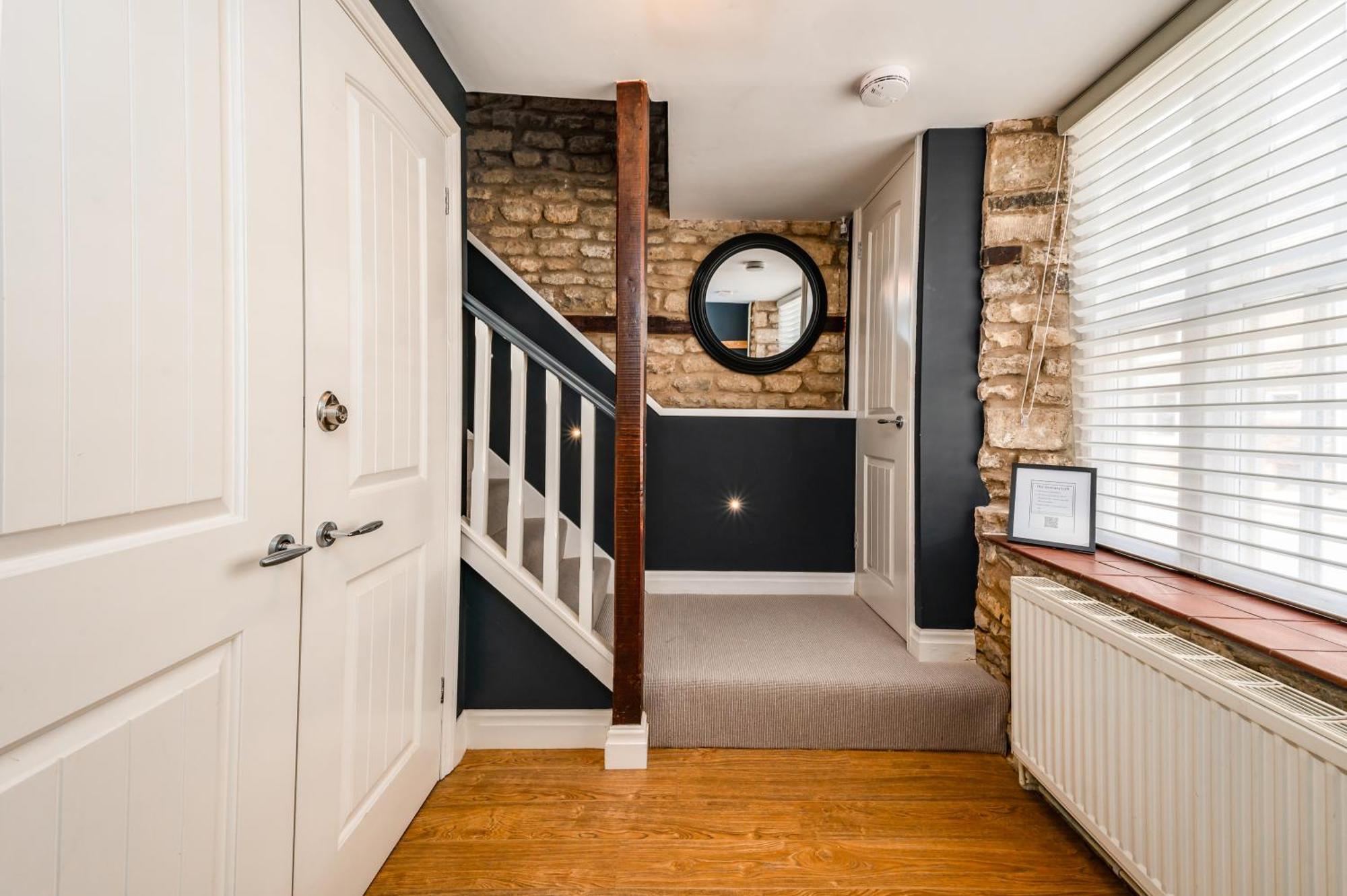 Stylish Central 6 Bedroom Converted Granary ستامفورد المظهر الخارجي الصورة