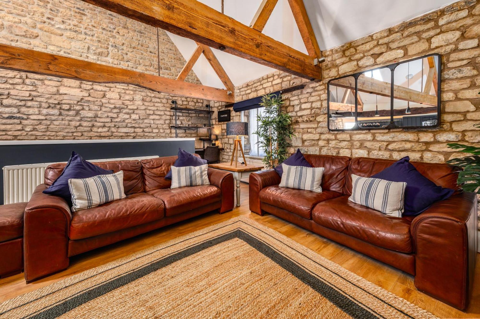 Stylish Central 6 Bedroom Converted Granary ستامفورد المظهر الخارجي الصورة
