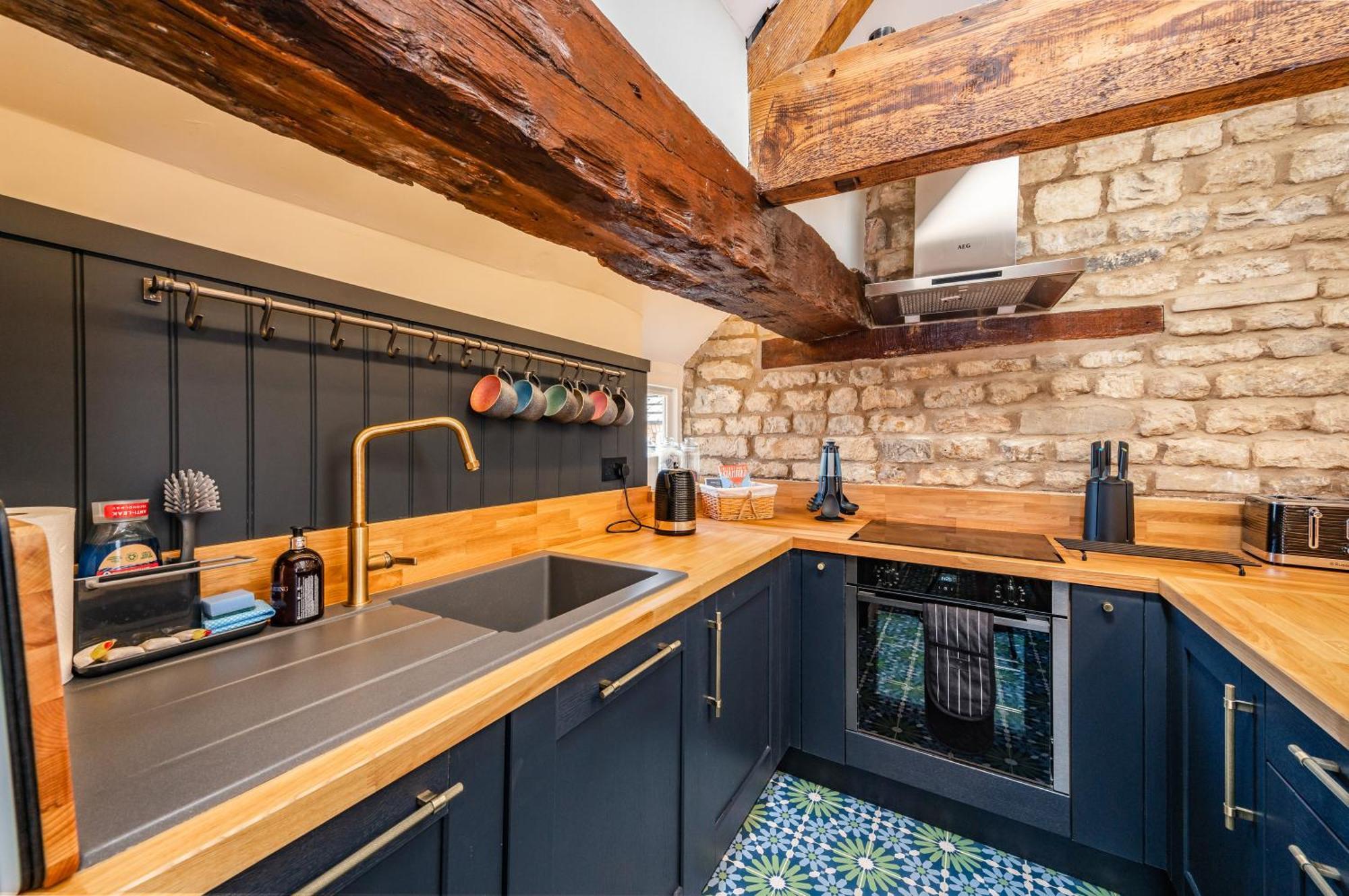 Stylish Central 6 Bedroom Converted Granary ستامفورد المظهر الخارجي الصورة