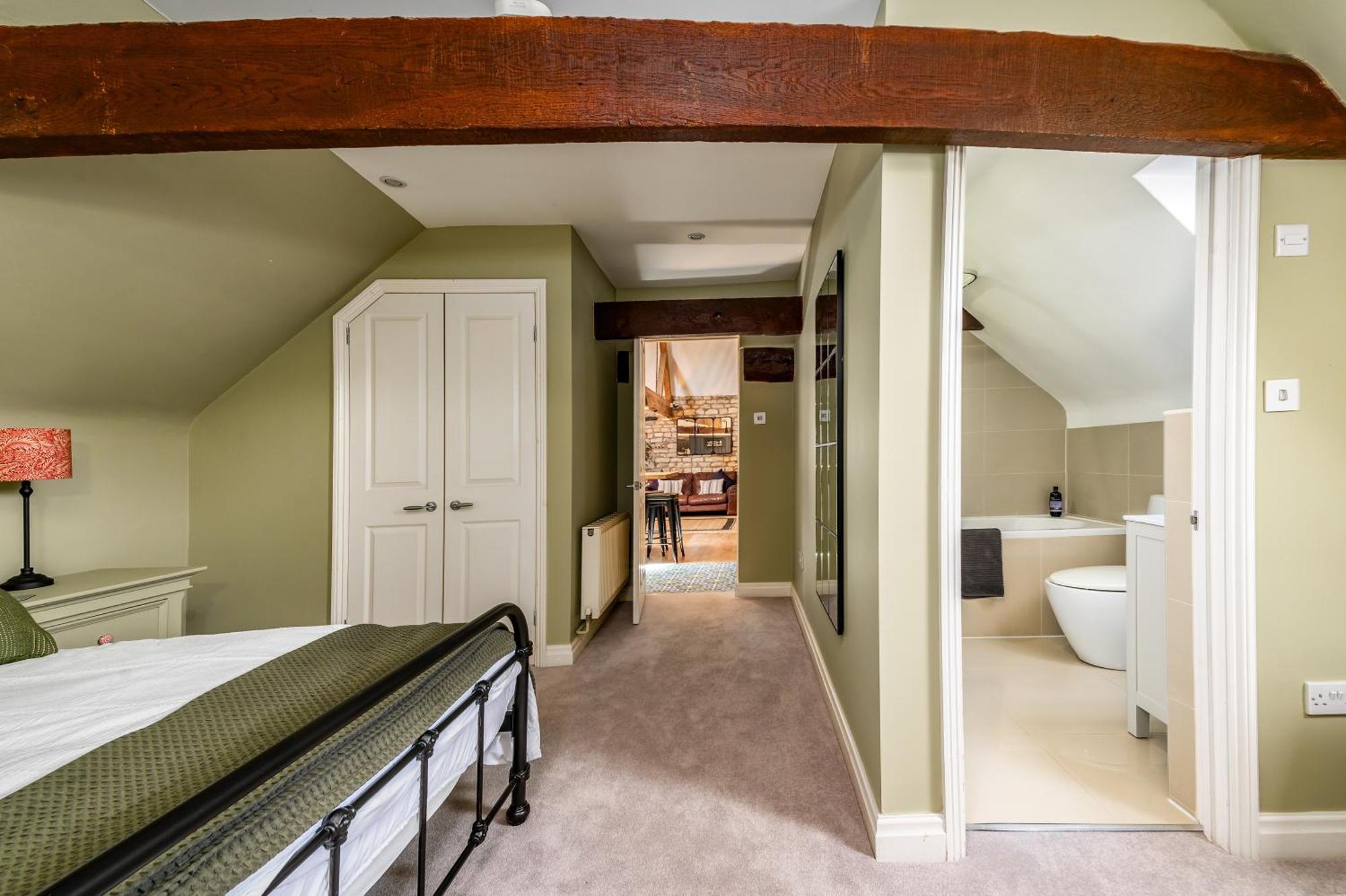 Stylish Central 6 Bedroom Converted Granary ستامفورد المظهر الخارجي الصورة