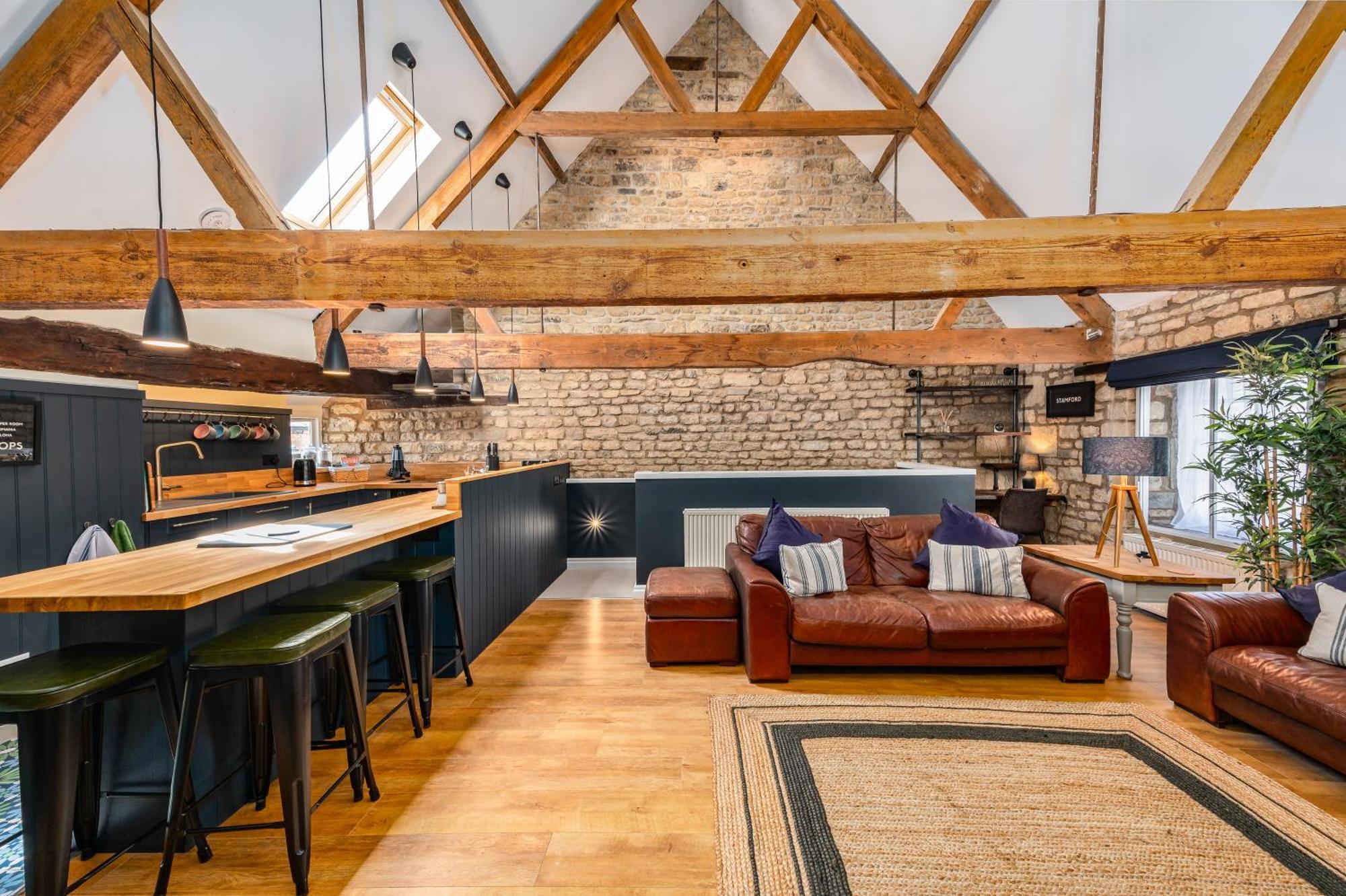 Stylish Central 6 Bedroom Converted Granary ستامفورد المظهر الخارجي الصورة