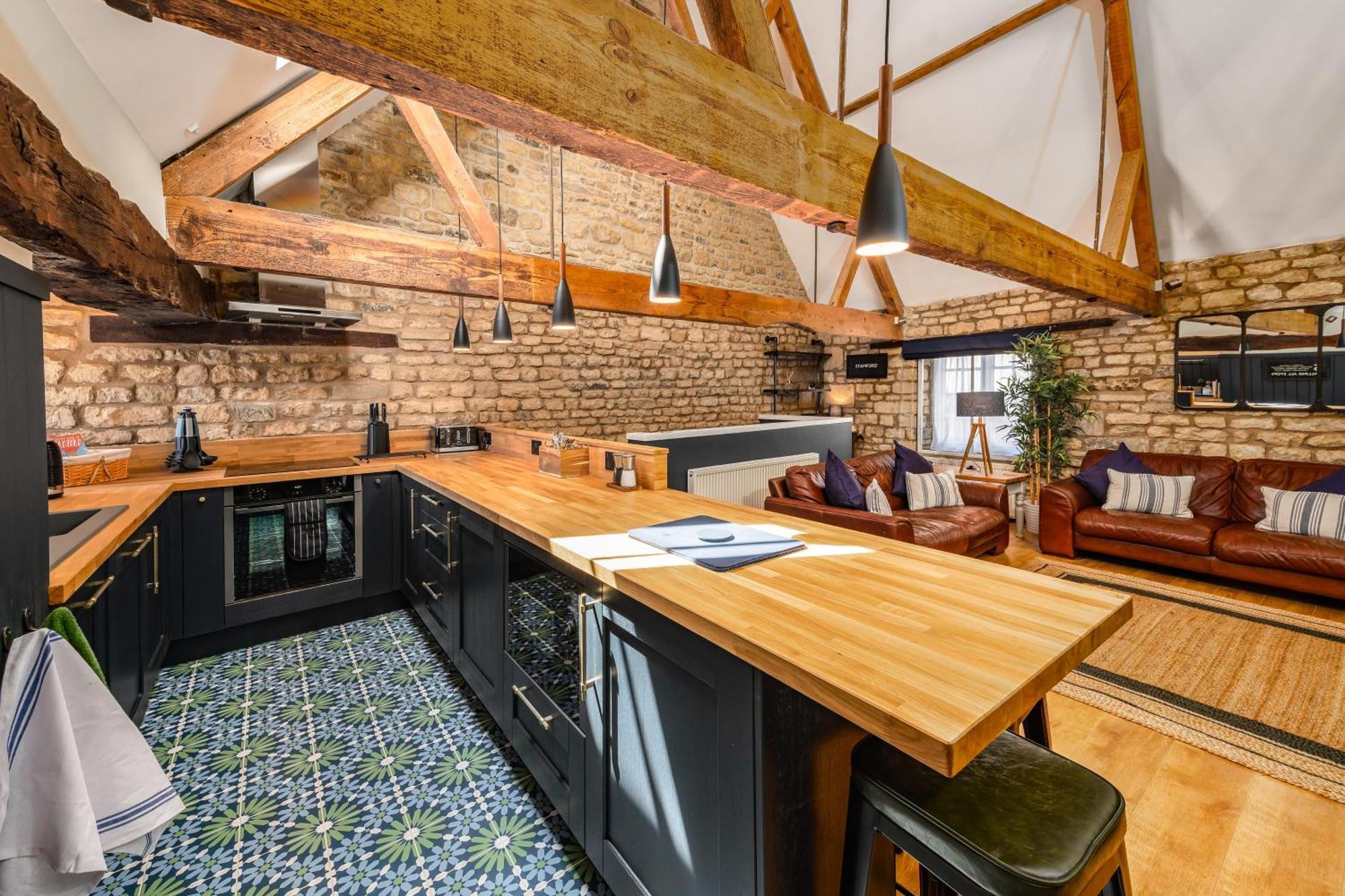 Stylish Central 6 Bedroom Converted Granary ستامفورد المظهر الخارجي الصورة
