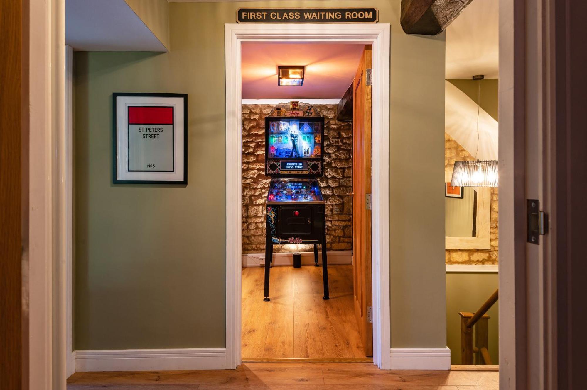 Stylish Central 6 Bedroom Converted Granary ستامفورد المظهر الخارجي الصورة