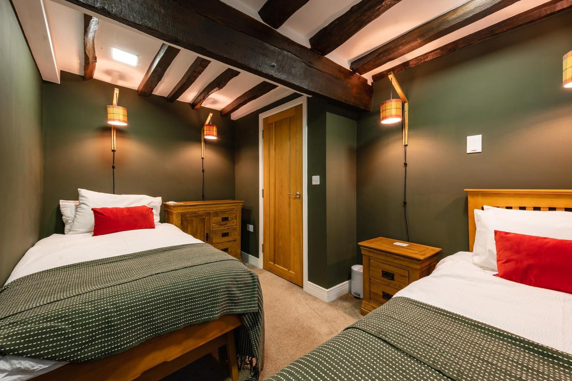 Stylish Central 6 Bedroom Converted Granary ستامفورد المظهر الخارجي الصورة