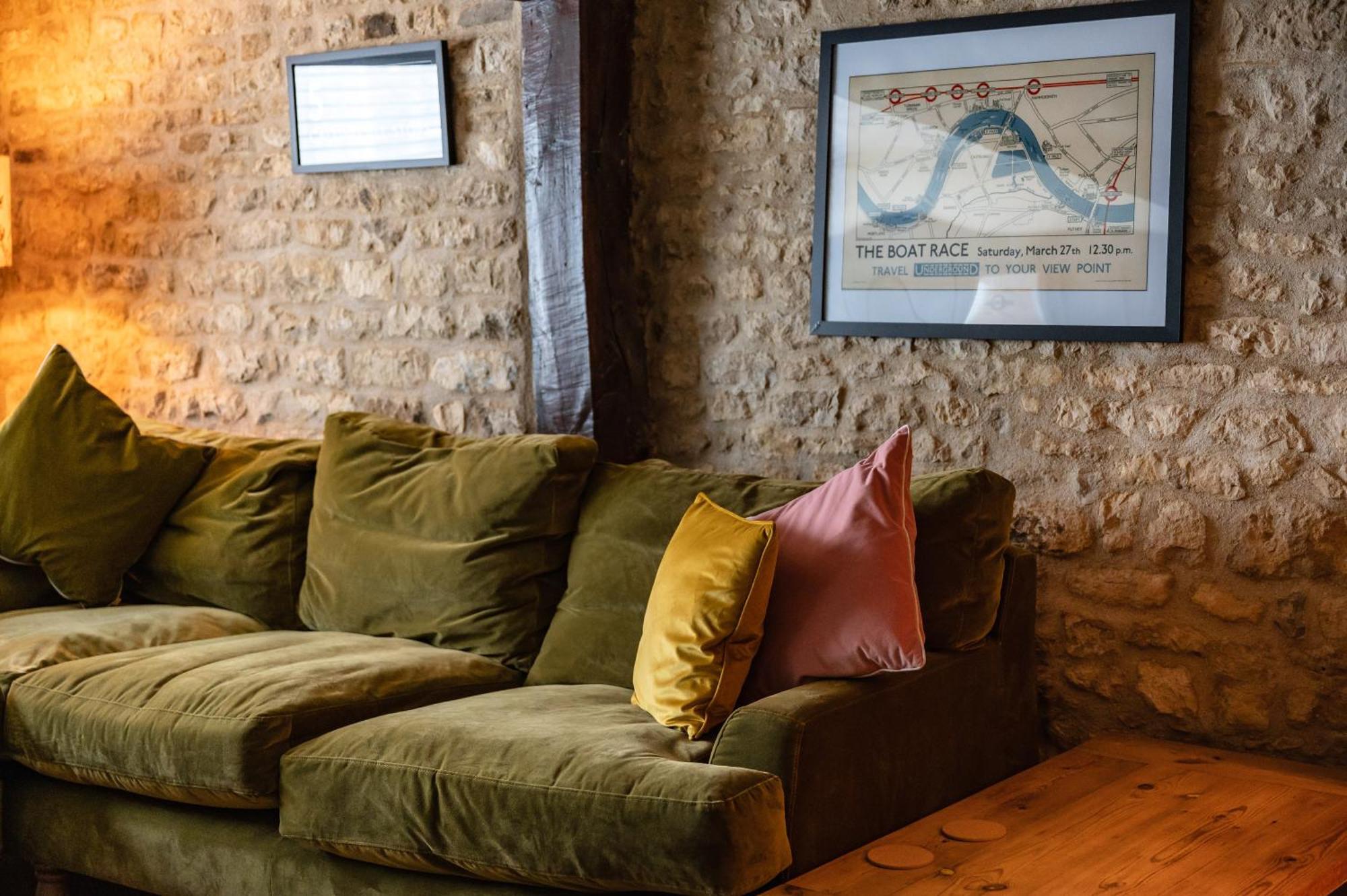 Stylish Central 6 Bedroom Converted Granary ستامفورد المظهر الخارجي الصورة
