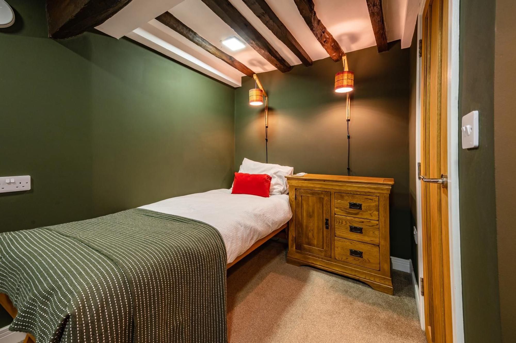 Stylish Central 6 Bedroom Converted Granary ستامفورد المظهر الخارجي الصورة