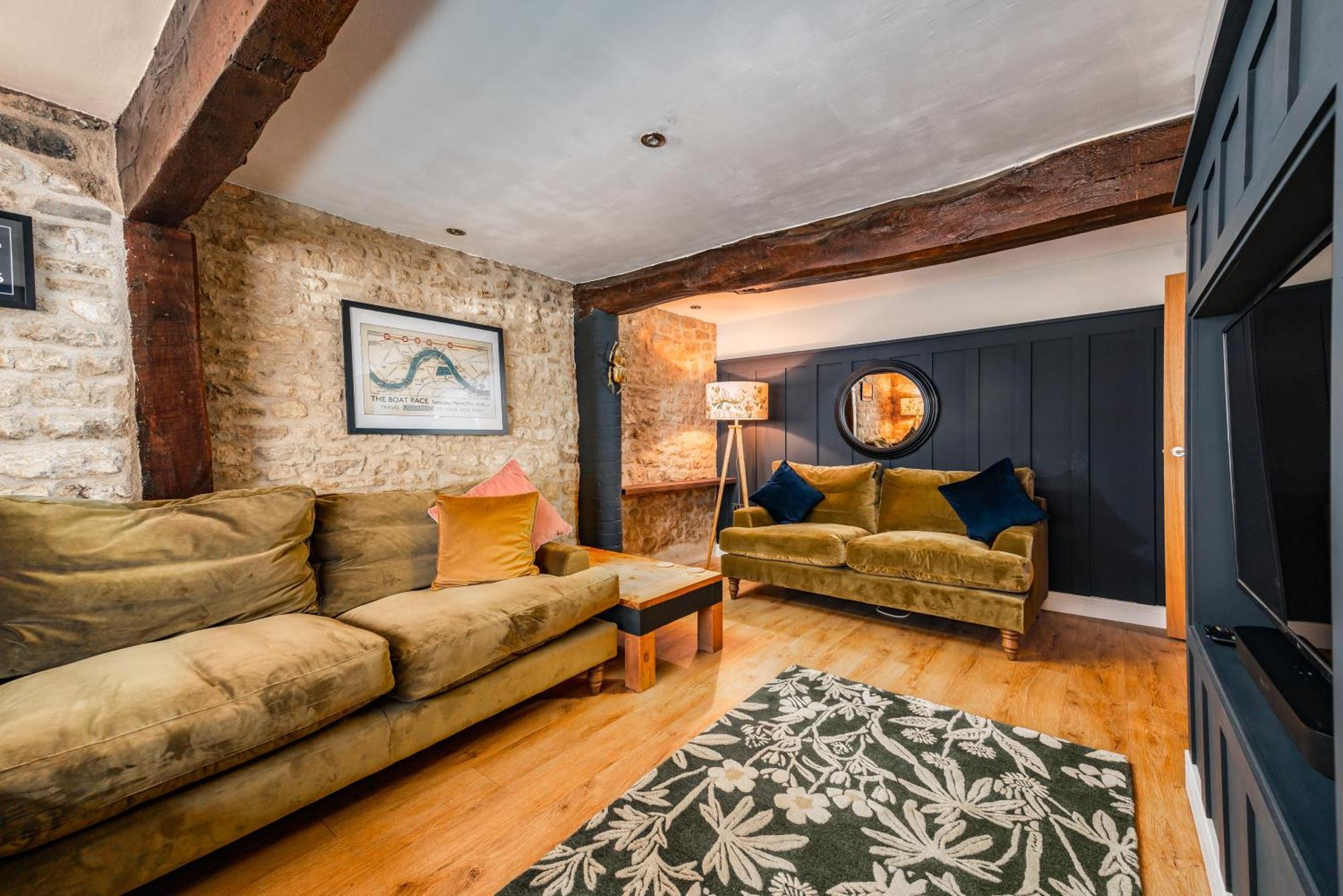 Stylish Central 6 Bedroom Converted Granary ستامفورد المظهر الخارجي الصورة